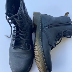 Women’s doc Martin boots size 5